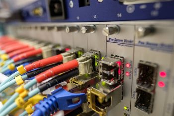 Choisir les réseaux en fibre optique plutôt que ceux en câble